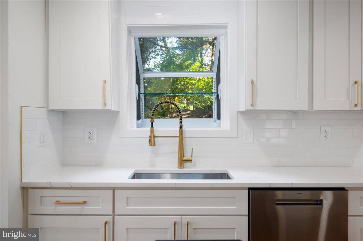 3219 HISTORY DR, OAKTON, Virginia 22124, 5 Bedrooms Bedrooms, ,2 BathroomsBathrooms,Residential,For sale,3219 HISTORY DR,VAFX2277030 MLS # VAFX2277030 3219 HISTORY DR, OAKTON, Virginia 22124, 5 Bedrooms Bedrooms, ,2 BathroomsBathrooms,Residential,For sale,3219 HISTORY DR,VAFX2277030 MLS # VAFX2277030