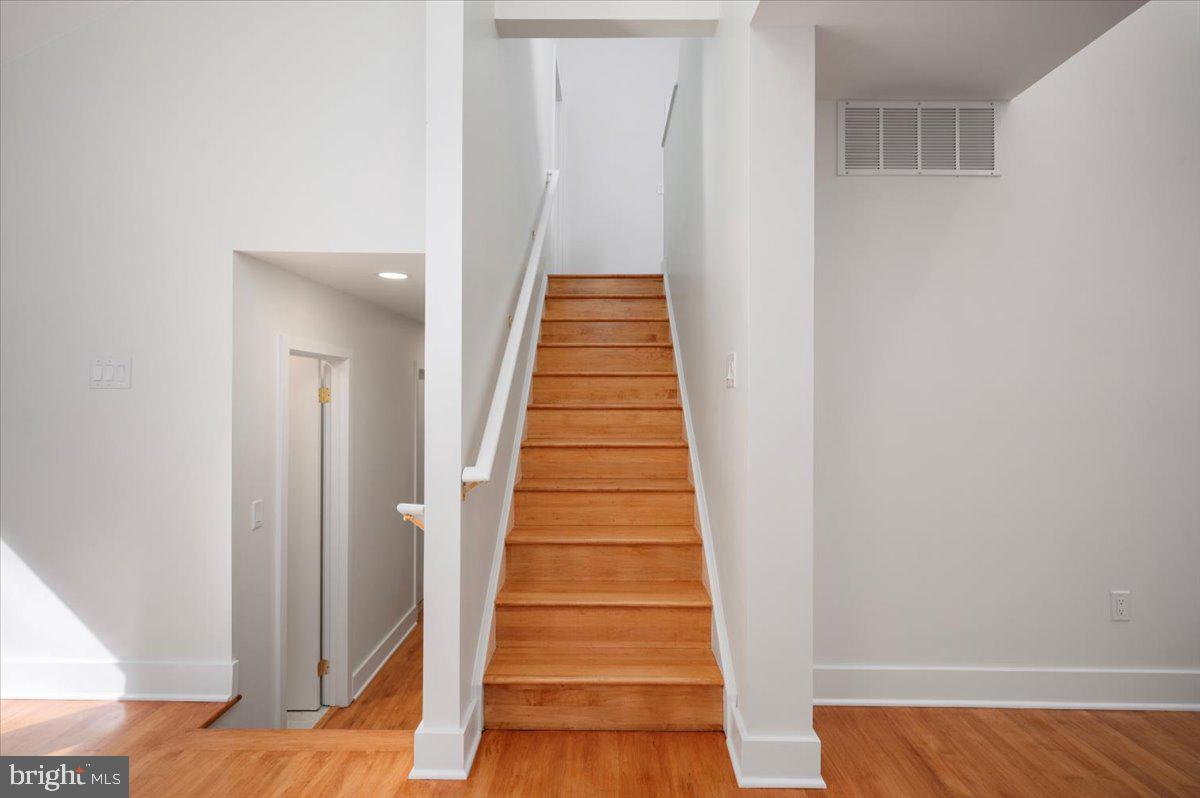 3219 HISTORY DR, OAKTON, Virginia 22124, 5 Bedrooms Bedrooms, ,2 BathroomsBathrooms,Residential,For sale,3219 HISTORY DR,VAFX2277030 MLS # VAFX2277030 3219 HISTORY DR, OAKTON, Virginia 22124, 5 Bedrooms Bedrooms, ,2 BathroomsBathrooms,Residential,For sale,3219 HISTORY DR,VAFX2277030 MLS # VAFX2277030