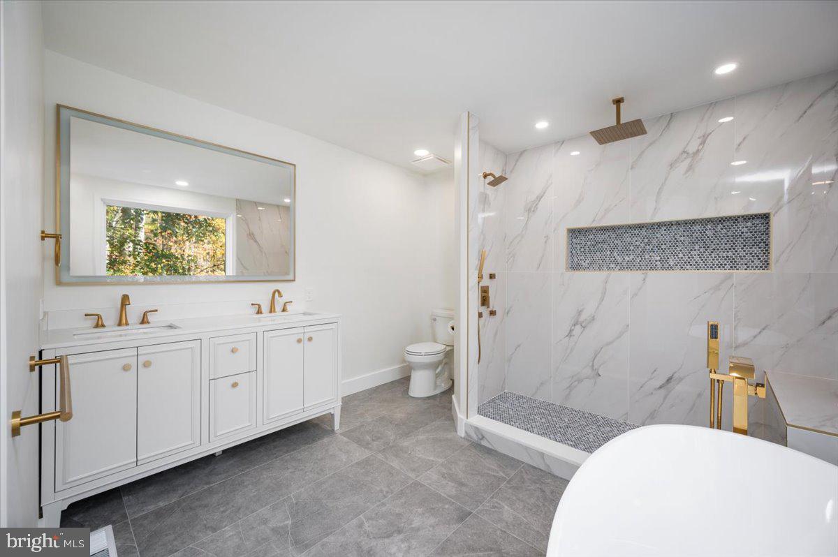 3219 HISTORY DR, OAKTON, Virginia 22124, 5 Bedrooms Bedrooms, ,2 BathroomsBathrooms,Residential,For sale,3219 HISTORY DR,VAFX2277030 MLS # VAFX2277030 3219 HISTORY DR, OAKTON, Virginia 22124, 5 Bedrooms Bedrooms, ,2 BathroomsBathrooms,Residential,For sale,3219 HISTORY DR,VAFX2277030 MLS # VAFX2277030