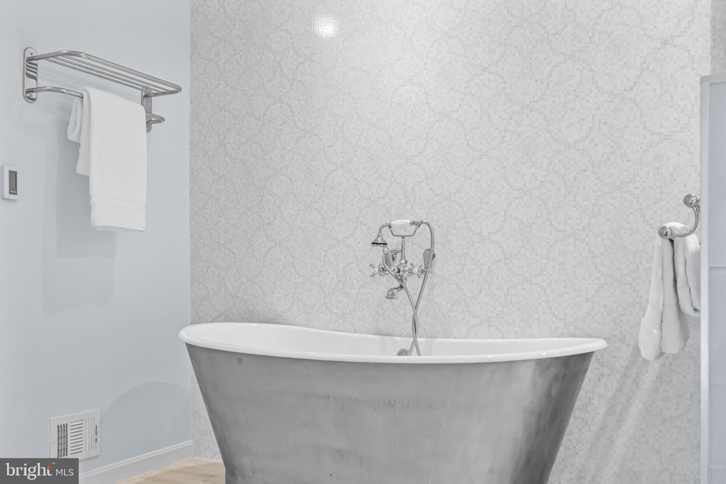 20366 CLOVER FIELD TER, STERLING, Virginia 20165, 4 Bedrooms Bedrooms, ,2 BathroomsBathrooms,Residential,For sale,20366 CLOVER FIELD TER,VALO2110134 MLS # VALO2110134