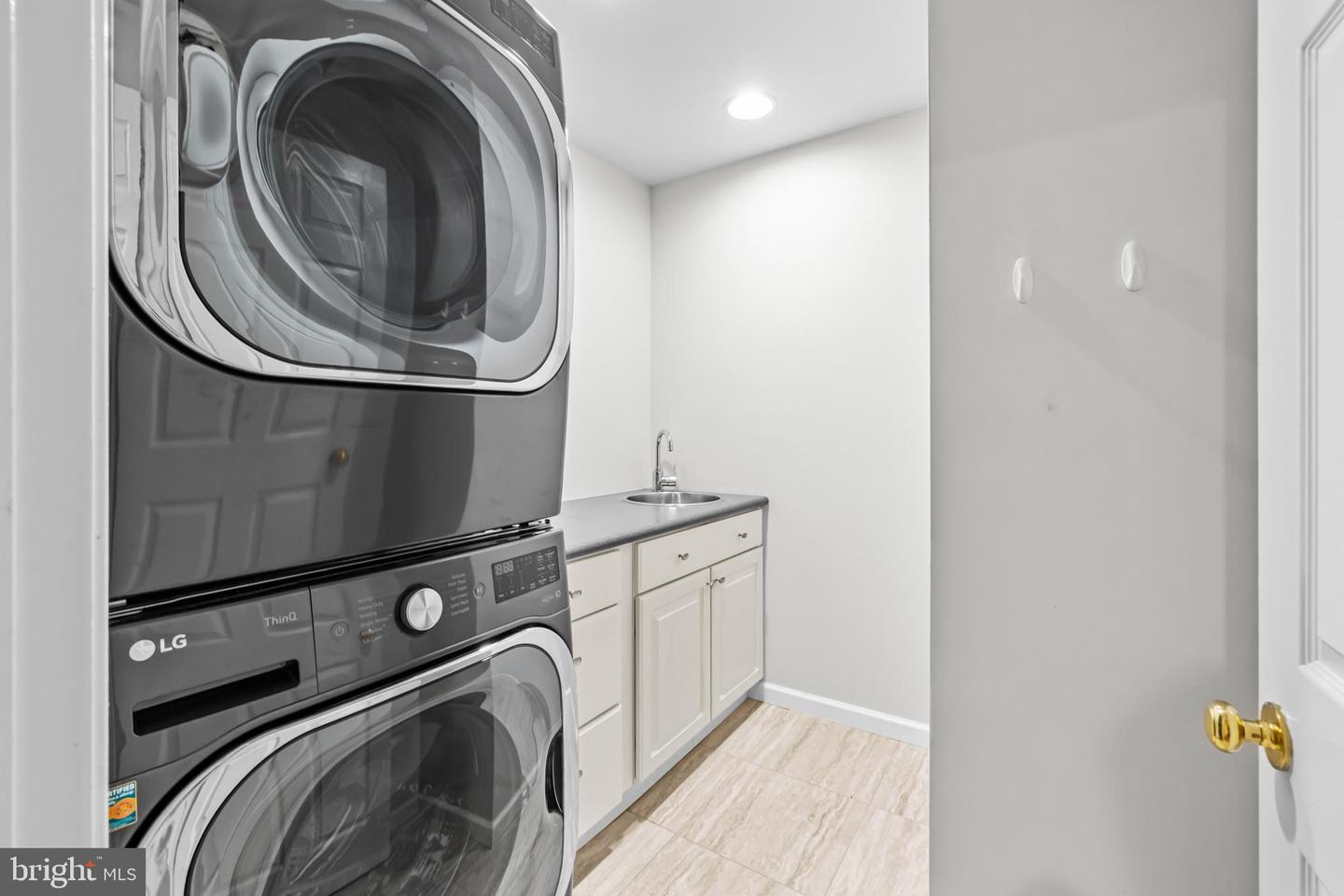 20366 CLOVER FIELD TER, STERLING, Virginia 20165, 4 Bedrooms Bedrooms, ,2 BathroomsBathrooms,Residential,For sale,20366 CLOVER FIELD TER,VALO2110134 MLS # VALO2110134