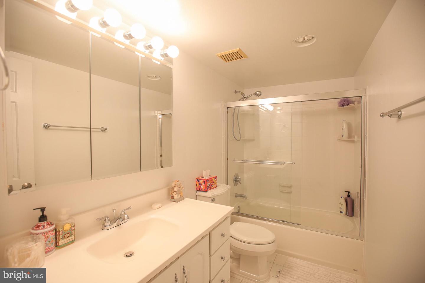 3800 POWELL LN #1121, FALLS CHURCH, Virginia 22041, 3 Bedrooms Bedrooms, ,2 BathroomsBathrooms,Residential,For sale,3800 POWELL LN #1121,VAFX2277086 MLS # VAFX2277086 3800 POWELL LN #1121, FALLS CHURCH, Virginia 22041, 3 Bedrooms Bedrooms, ,2 BathroomsBathrooms,Residential,For sale,3800 POWELL LN #1121,VAFX2277086 MLS # VAFX2277086