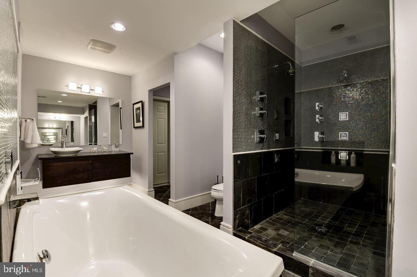 1715 15TH ST NW #5, WASHINGTON, District Of Columbia 20009, 2 Bedrooms Bedrooms, ,2 BathroomsBathrooms,Residential,For sale,1715 15TH ST NW #5,DCDC2229914 MLS # DCDC2229914