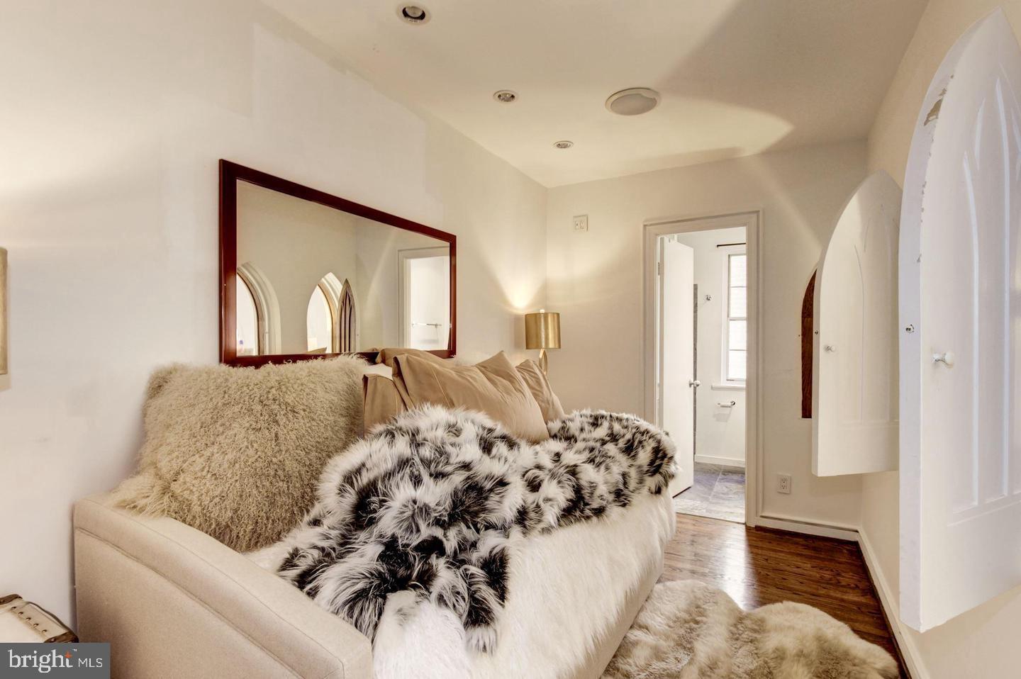 1715 15TH ST NW #5, WASHINGTON, District Of Columbia 20009, 2 Bedrooms Bedrooms, ,2 BathroomsBathrooms,Residential,For sale,1715 15TH ST NW #5,DCDC2229914 MLS # DCDC2229914