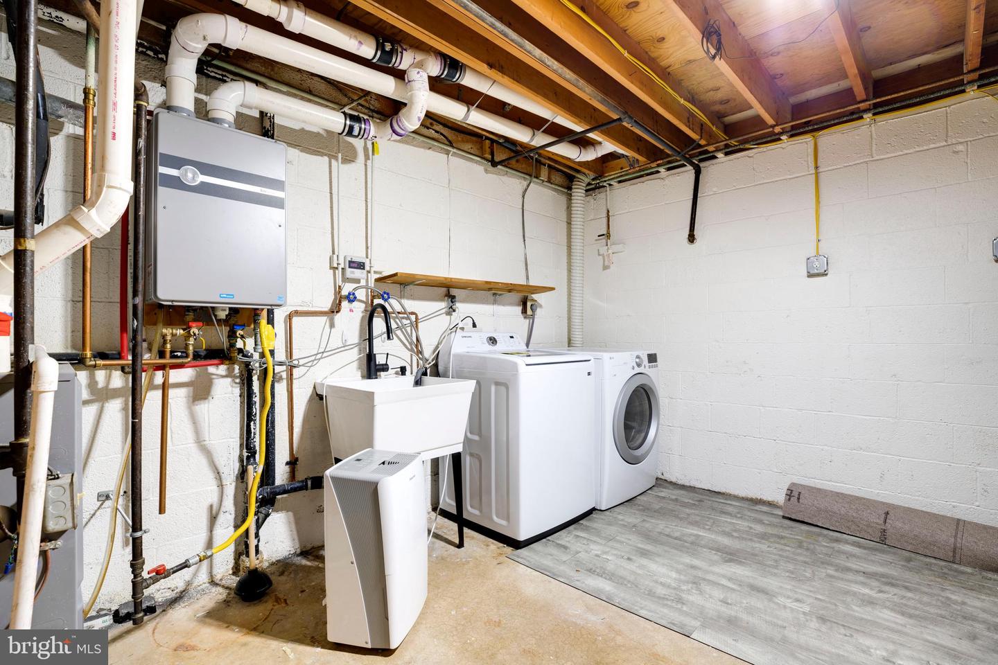 9513 BURDETT RD, BURKE, Virginia 22015, 3 Bedrooms Bedrooms, ,2 BathroomsBathrooms,Residential,For sale,9513 BURDETT RD,VAFX2277380 MLS # VAFX2277380 9513 BURDETT RD, BURKE, Virginia 22015, 3 Bedrooms Bedrooms, ,2 BathroomsBathrooms,Residential,For sale,9513 BURDETT RD,VAFX2277380 MLS # VAFX2277380