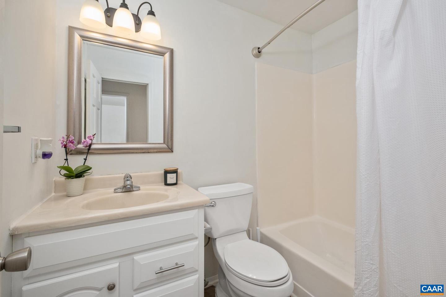 407 VALLEY ROAD EXT #A, CHARLOTTESVILLE, Virginia 22903, 3 Bedrooms Bedrooms, ,1 BathroomBathrooms,Residential,For sale,407 VALLEY ROAD EXT #A,670665 MLS # 670665 407 VALLEY ROAD EXT #A, CHARLOTTESVILLE, Virginia 22903, 3 Bedrooms Bedrooms, ,1 BathroomBathrooms,Residential,For sale,407 VALLEY ROAD EXT #A,670665 MLS # 670665