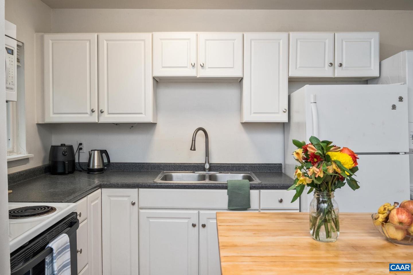 407 VALLEY ROAD EXT #A, CHARLOTTESVILLE, Virginia 22903, 3 Bedrooms Bedrooms, ,1 BathroomBathrooms,Residential,For sale,407 VALLEY ROAD EXT #A,670665 MLS # 670665 407 VALLEY ROAD EXT #A, CHARLOTTESVILLE, Virginia 22903, 3 Bedrooms Bedrooms, ,1 BathroomBathrooms,Residential,For sale,407 VALLEY ROAD EXT #A,670665 MLS # 670665