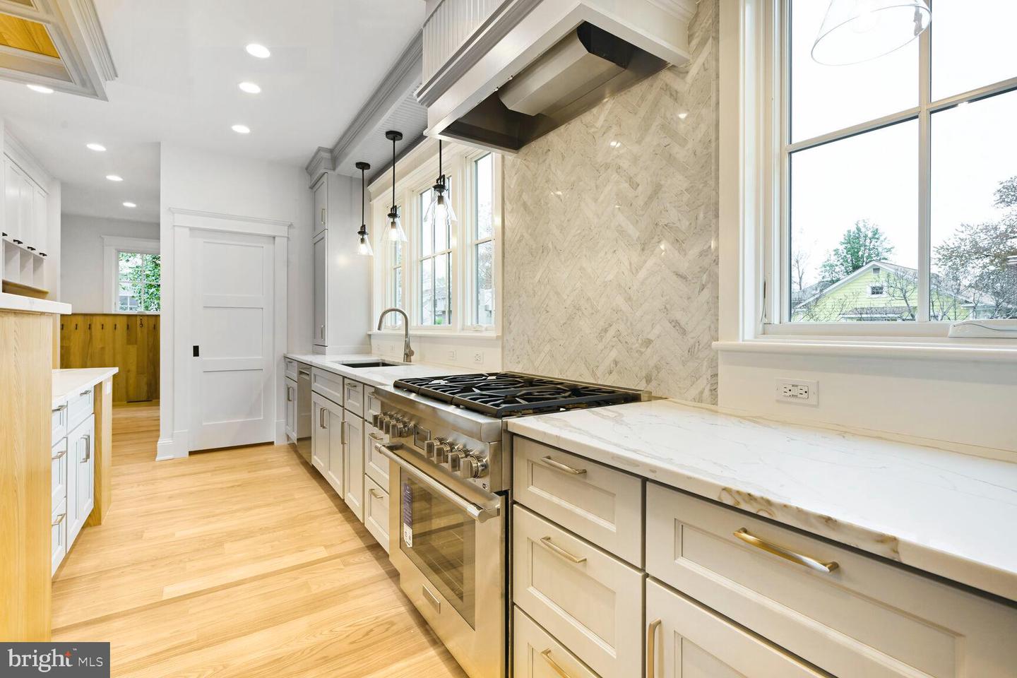 605 HILLTOP TER, ALEXANDRIA, Virginia 22301, 6 Bedrooms Bedrooms, ,5 BathroomsBathrooms,Residential,For sale,605 HILLTOP TER,VAAX2045750 MLS # VAAX2045750