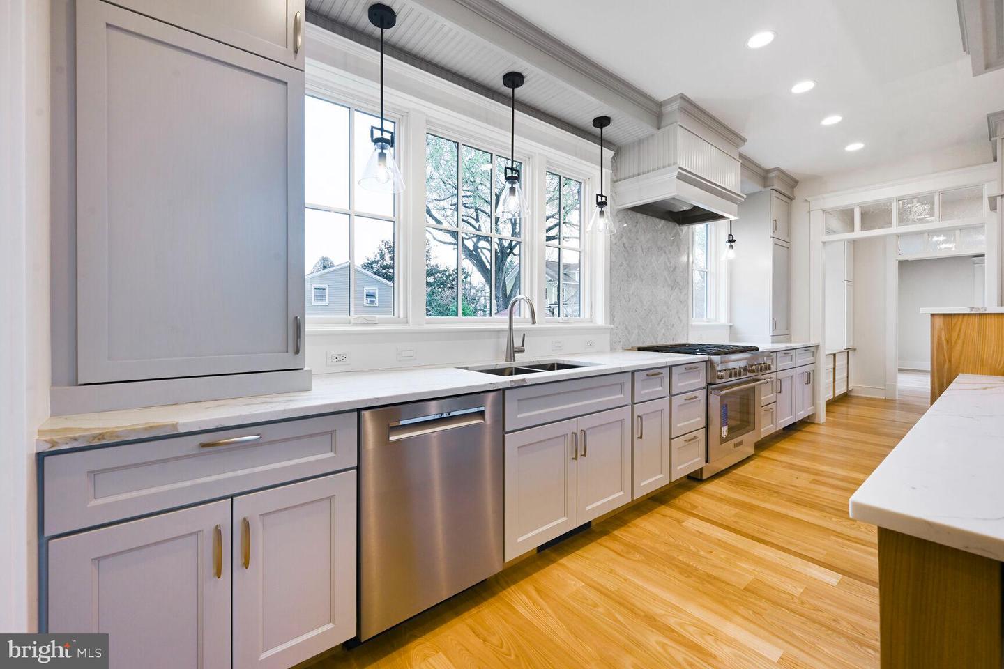 605 HILLTOP TER, ALEXANDRIA, Virginia 22301, 6 Bedrooms Bedrooms, ,5 BathroomsBathrooms,Residential,For sale,605 HILLTOP TER,VAAX2045750 MLS # VAAX2045750