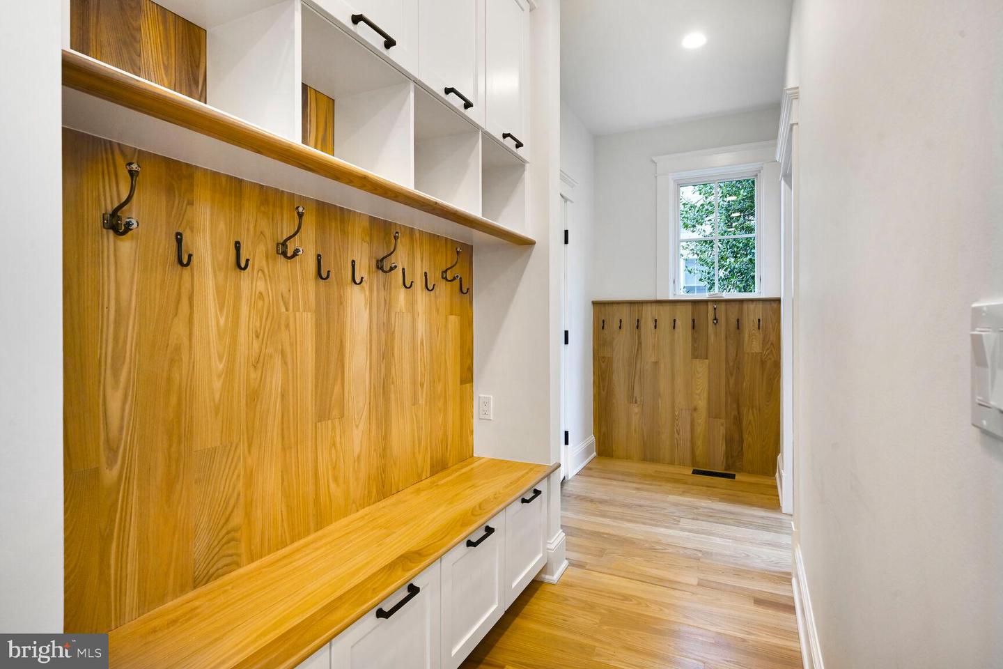 605 HILLTOP TER, ALEXANDRIA, Virginia 22301, 6 Bedrooms Bedrooms, ,5 BathroomsBathrooms,Residential,For sale,605 HILLTOP TER,VAAX2045750 MLS # VAAX2045750