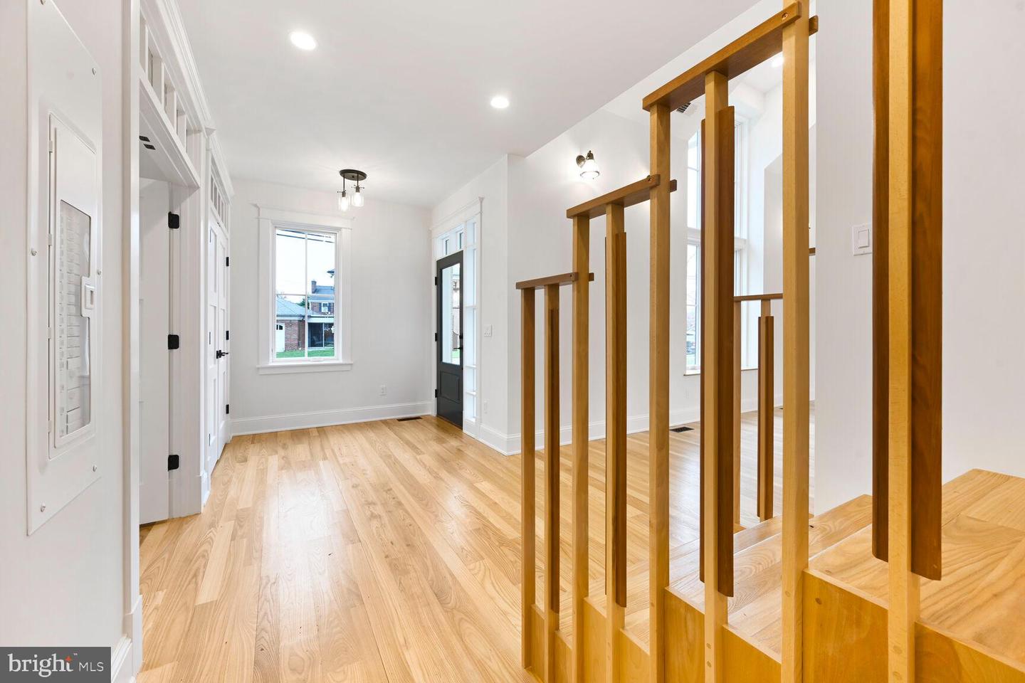 605 HILLTOP TER, ALEXANDRIA, Virginia 22301, 6 Bedrooms Bedrooms, ,5 BathroomsBathrooms,Residential,For sale,605 HILLTOP TER,VAAX2045750 MLS # VAAX2045750