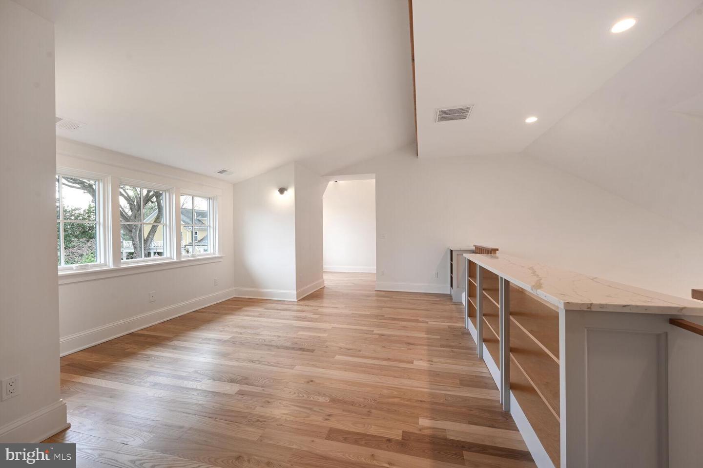 605 HILLTOP TER, ALEXANDRIA, Virginia 22301, 6 Bedrooms Bedrooms, ,5 BathroomsBathrooms,Residential,For sale,605 HILLTOP TER,VAAX2045750 MLS # VAAX2045750