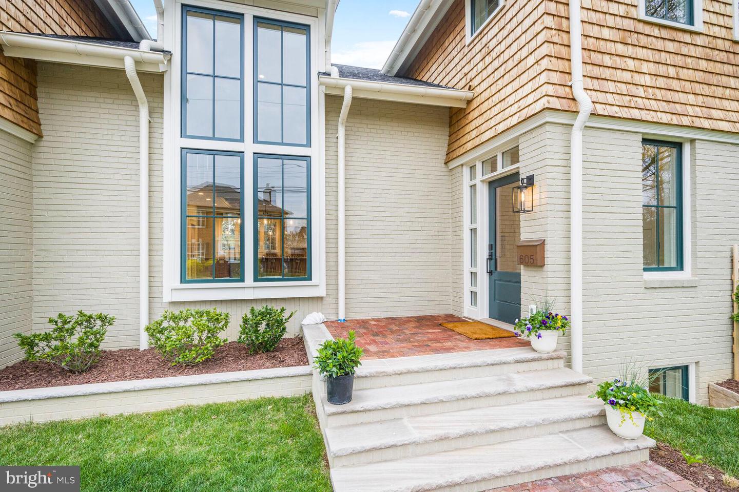 605 HILLTOP TER, ALEXANDRIA, Virginia 22301, 6 Bedrooms Bedrooms, ,5 BathroomsBathrooms,Residential,For sale,605 HILLTOP TER,VAAX2045750 MLS # VAAX2045750