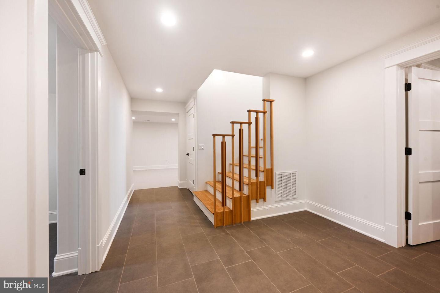 605 HILLTOP TER, ALEXANDRIA, Virginia 22301, 6 Bedrooms Bedrooms, ,5 BathroomsBathrooms,Residential,For sale,605 HILLTOP TER,VAAX2045750 MLS # VAAX2045750