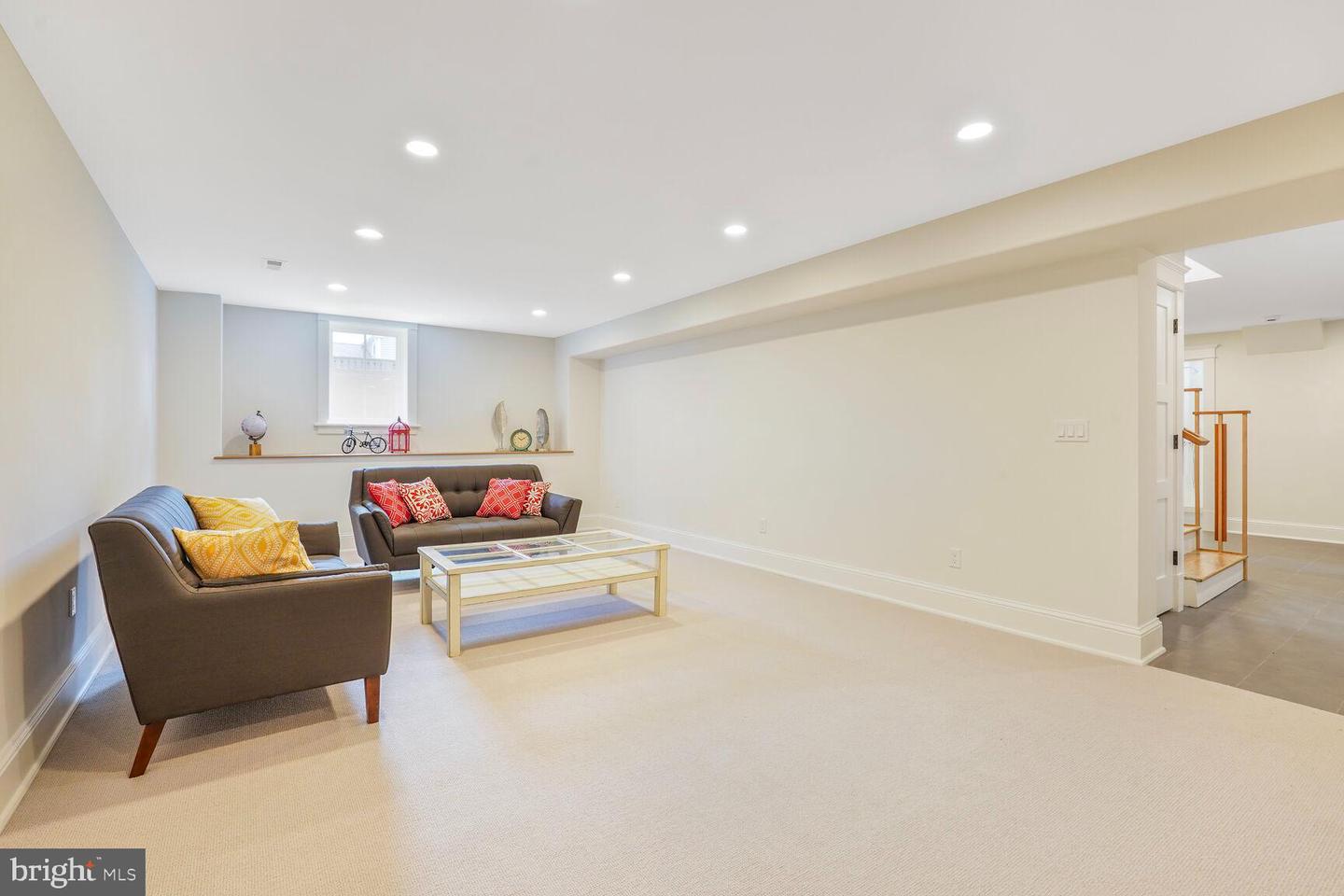 605 HILLTOP TER, ALEXANDRIA, Virginia 22301, 6 Bedrooms Bedrooms, ,5 BathroomsBathrooms,Residential,For sale,605 HILLTOP TER,VAAX2045750 MLS # VAAX2045750