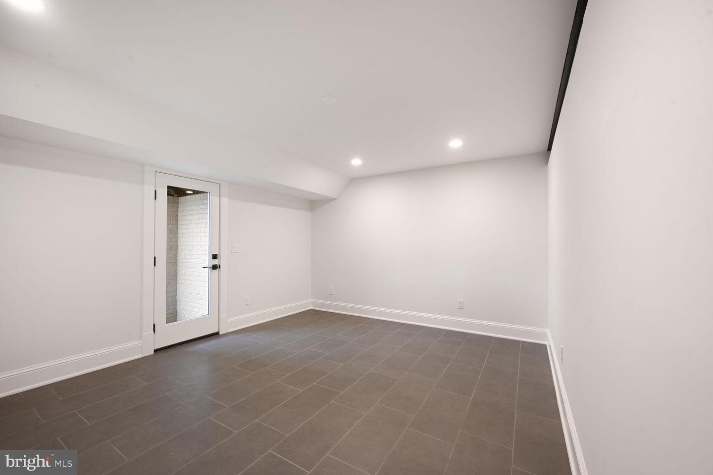 605 HILLTOP TER, ALEXANDRIA, Virginia 22301, 6 Bedrooms Bedrooms, ,5 BathroomsBathrooms,Residential,For sale,605 HILLTOP TER,VAAX2045750 MLS # VAAX2045750