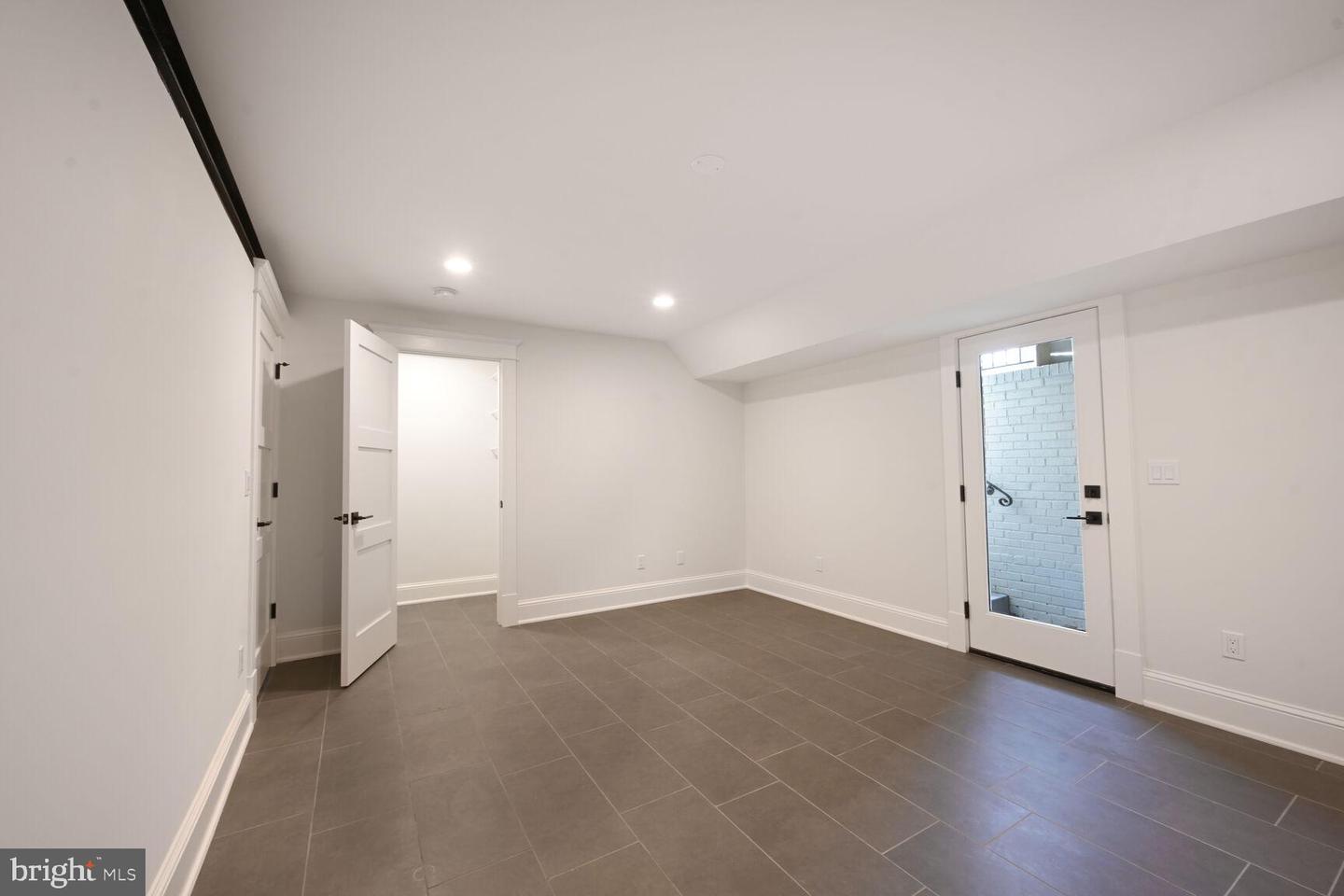 605 HILLTOP TER, ALEXANDRIA, Virginia 22301, 6 Bedrooms Bedrooms, ,5 BathroomsBathrooms,Residential,For sale,605 HILLTOP TER,VAAX2045750 MLS # VAAX2045750