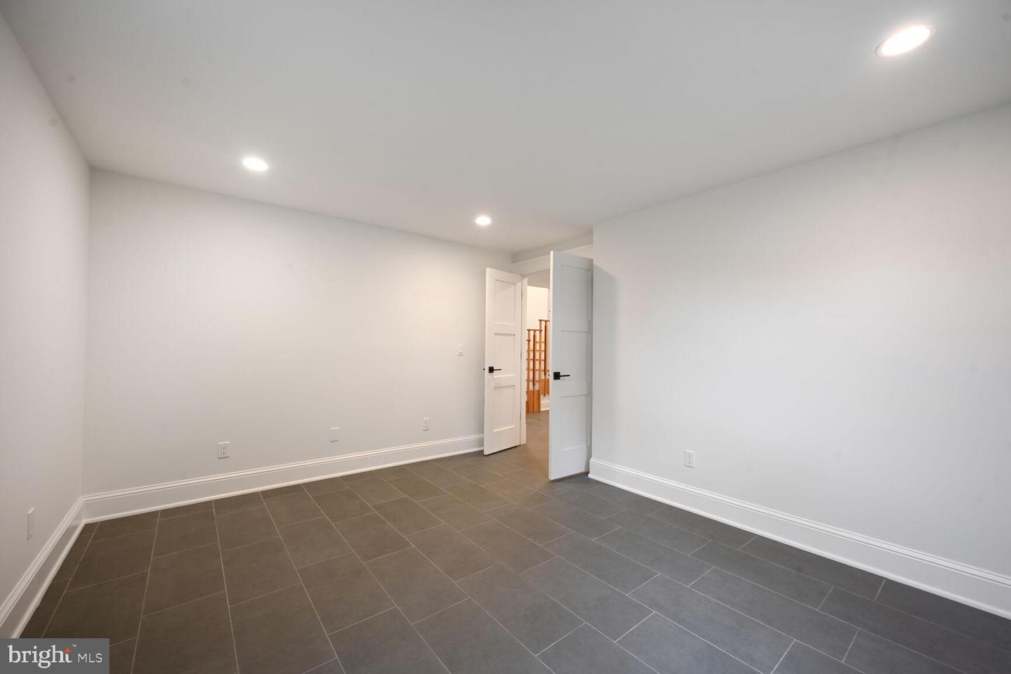 605 HILLTOP TER, ALEXANDRIA, Virginia 22301, 6 Bedrooms Bedrooms, ,5 BathroomsBathrooms,Residential,For sale,605 HILLTOP TER,VAAX2045750 MLS # VAAX2045750