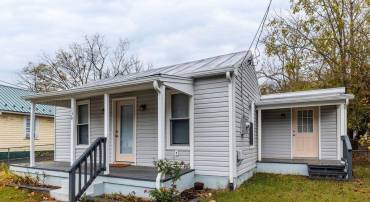 130 PARK BLVD, STAUNTON, Virginia 24401, 2 Bedrooms Bedrooms, ,1 BathroomBathrooms,Residential,130 PARK BLVD,670672 MLS # 670672