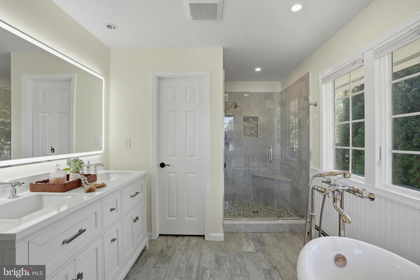 300 LEWIS ST NW, VIENNA, Virginia 22180, 5 Bedrooms Bedrooms, ,3 BathroomsBathrooms,Residential,For sale,300 LEWIS ST NW,VAFX2273106 MLS # VAFX2273106 300 LEWIS ST NW, VIENNA, Virginia 22180, 5 Bedrooms Bedrooms, ,3 BathroomsBathrooms,Residential,For sale,300 LEWIS ST NW,VAFX2273106 MLS # VAFX2273106