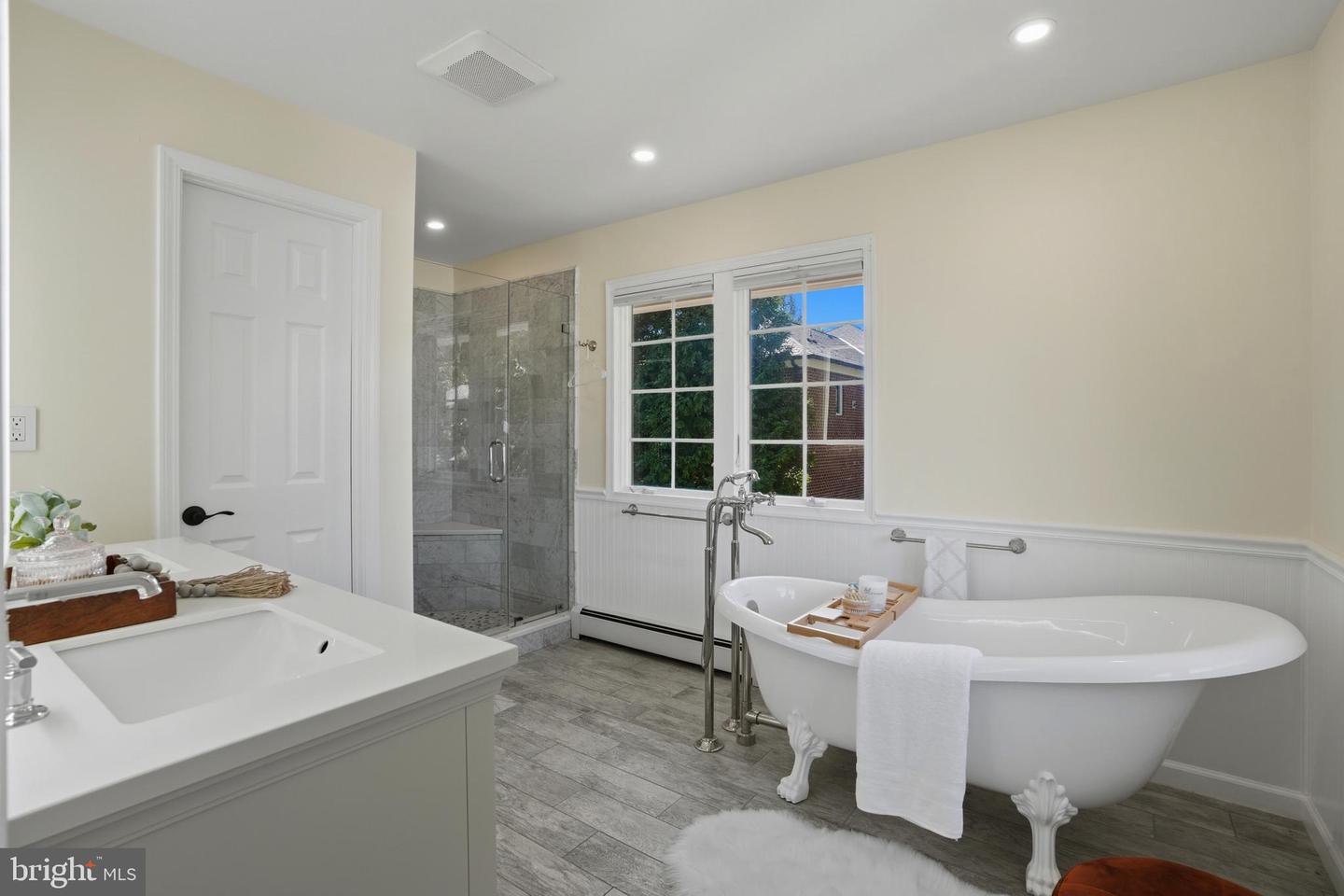 300 LEWIS ST NW, VIENNA, Virginia 22180, 5 Bedrooms Bedrooms, ,3 BathroomsBathrooms,Residential,For sale,300 LEWIS ST NW,VAFX2273106 MLS # VAFX2273106 300 LEWIS ST NW, VIENNA, Virginia 22180, 5 Bedrooms Bedrooms, ,3 BathroomsBathrooms,Residential,For sale,300 LEWIS ST NW,VAFX2273106 MLS # VAFX2273106