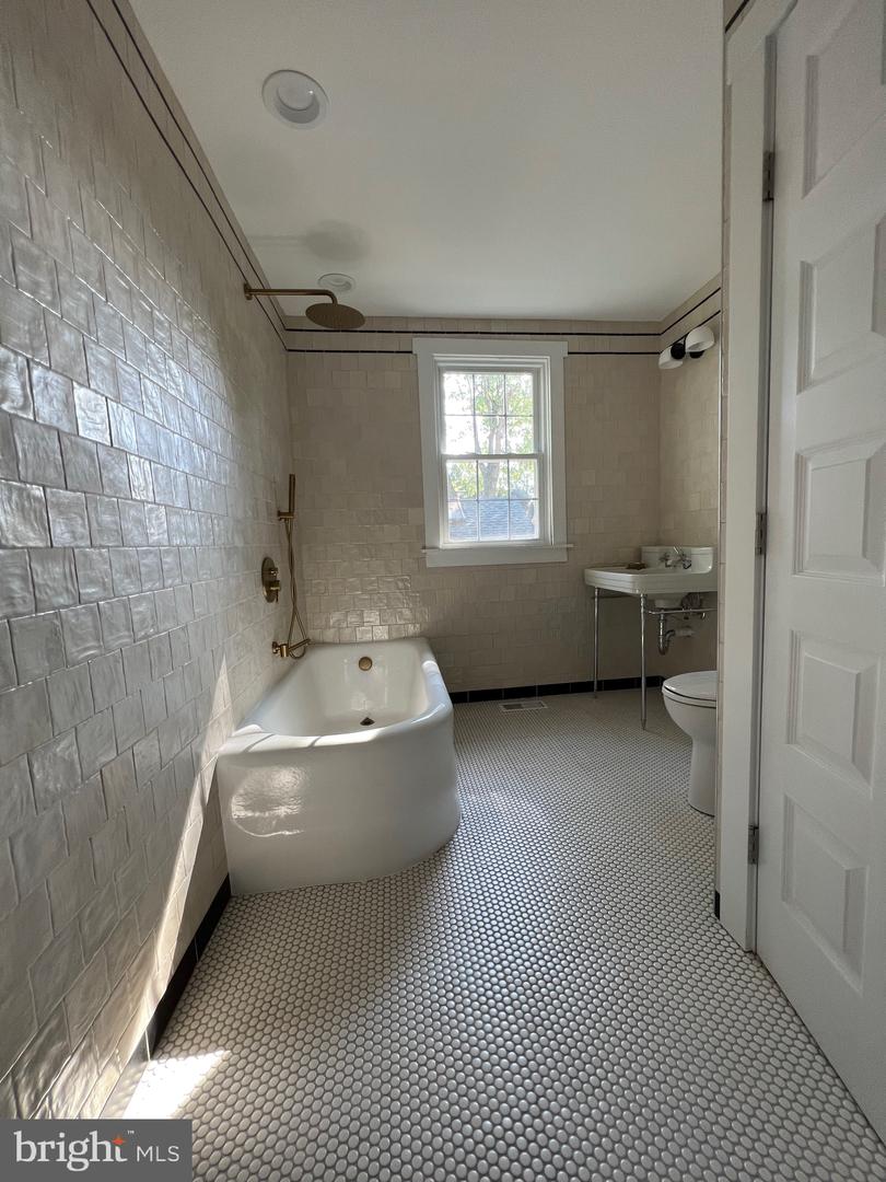 122 SULGRAVE ST, COLONIAL BEACH, Virginia 22443, 1 Bedroom Bedrooms, ,1 BathroomBathrooms,Residential,For sale,122 SULGRAVE ST,VAWE2009986 MLS # VAWE2009986