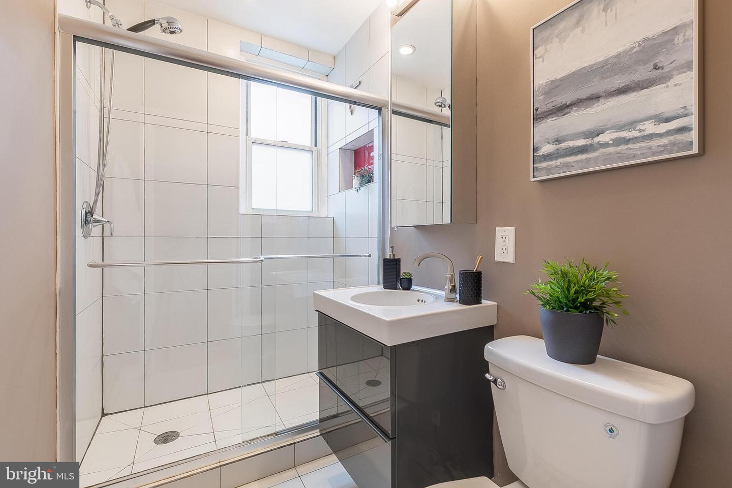 1725 NEW HAMPSHIRE AVE NW #703, WASHINGTON, District Of Columbia 20009, 2 Rooms Rooms,1 BathroomBathrooms,Residential,For sale,1725 NEW HAMPSHIRE AVE NW #703,DCDC2228492 MLS # DCDC2228492