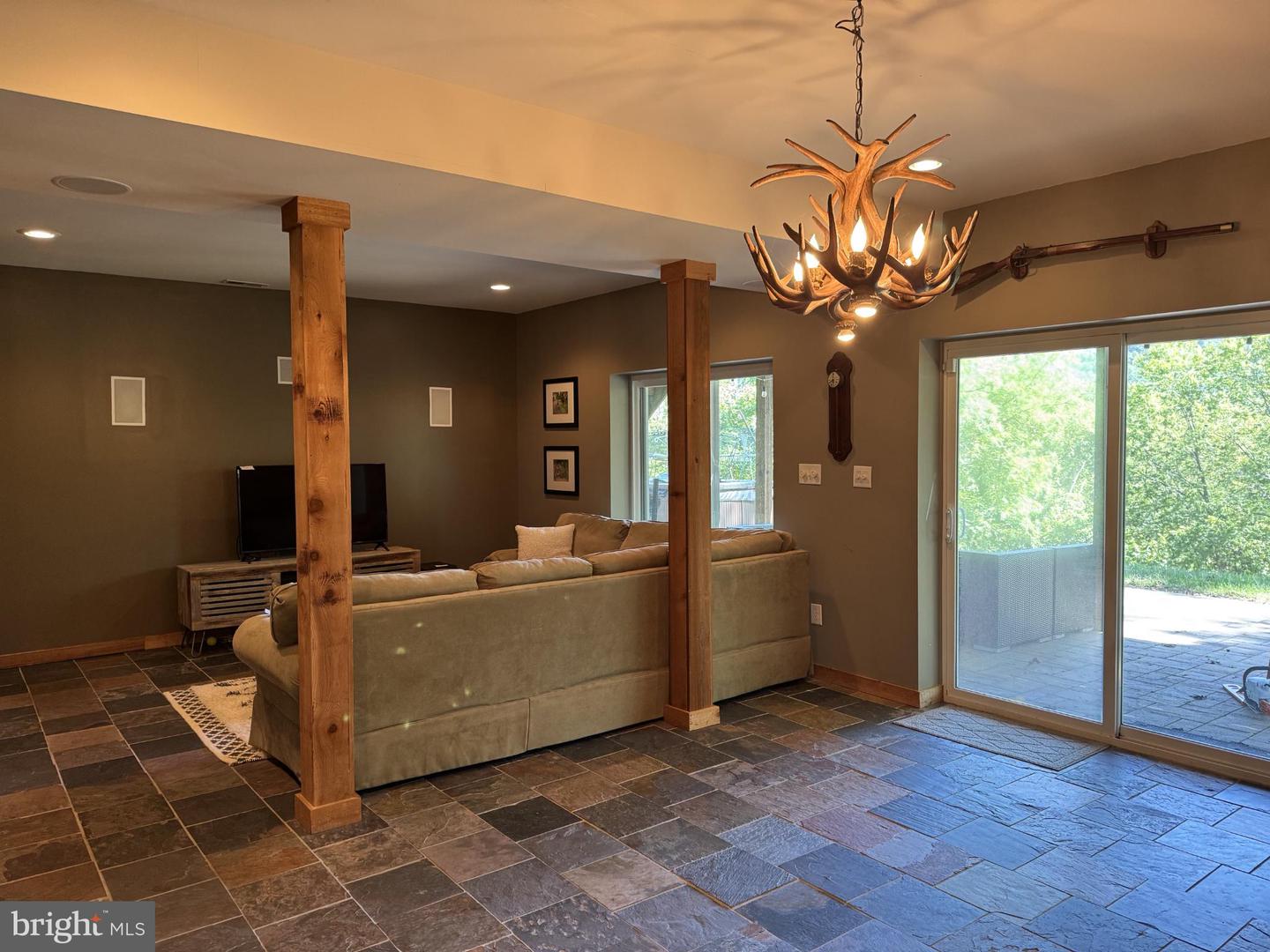 3998 HIDDEN VALLEY LN, LINDEN, Virginia 22642, 3 Bedrooms Bedrooms, 10 Rooms Rooms,2 BathroomsBathrooms,Residential,For sale,3998 HIDDEN VALLEY LN,VAFQ2019546 MLS # VAFQ2019546