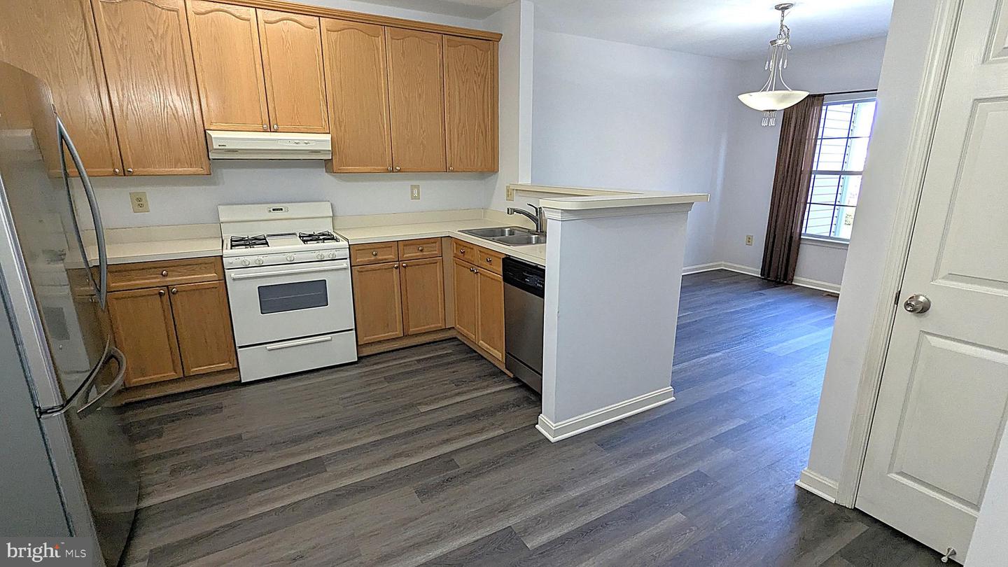 14437 GLENCREST CIR #129, CENTREVILLE, Virginia 20120, 3 Bedrooms Bedrooms, ,2 BathroomsBathrooms,Residential,For sale,14437 GLENCREST CIR #129,VAFX2277368 MLS # VAFX2277368 14437 GLENCREST CIR #129, CENTREVILLE, Virginia 20120, 3 Bedrooms Bedrooms, ,2 BathroomsBathrooms,Residential,For sale,14437 GLENCREST CIR #129,VAFX2277368 MLS # VAFX2277368