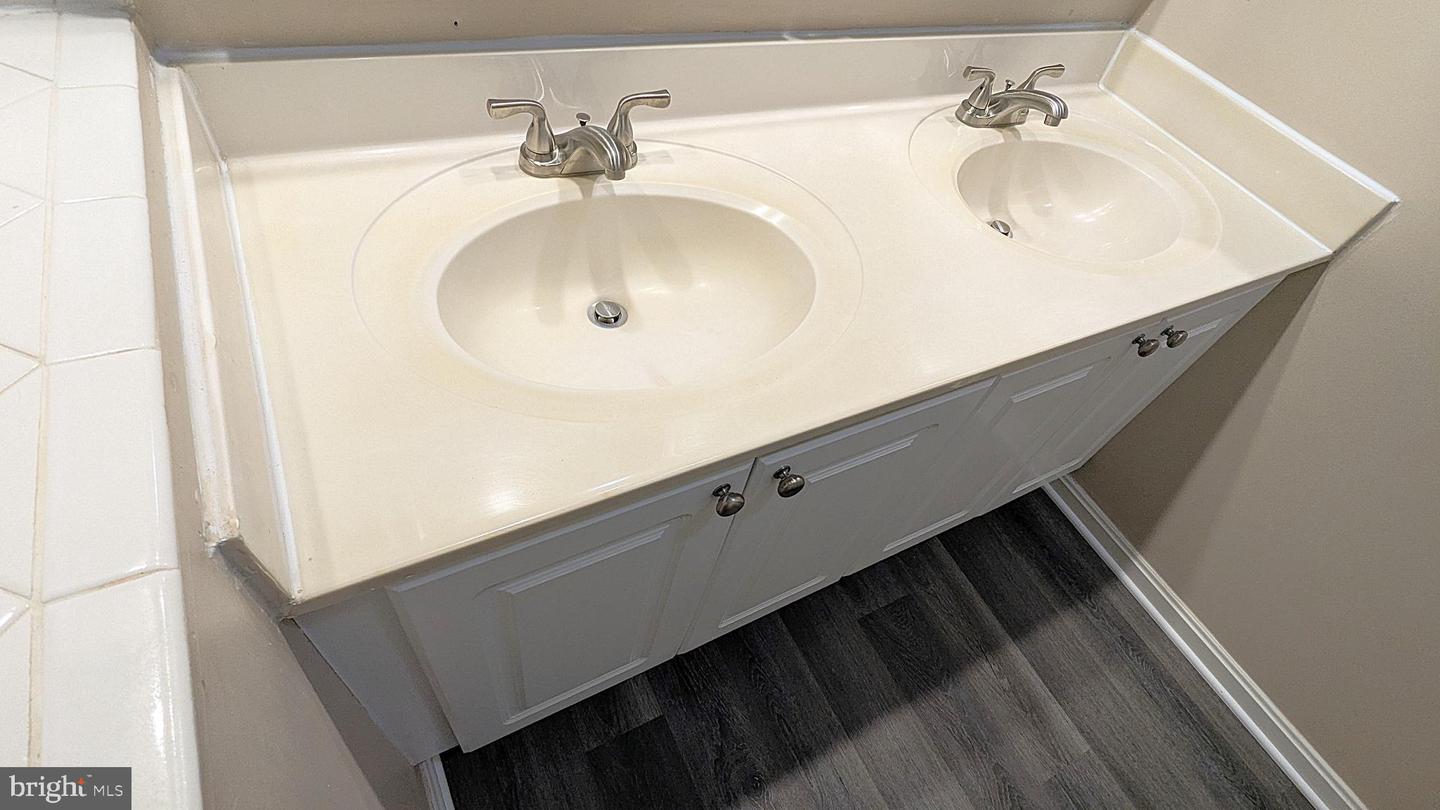 14437 GLENCREST CIR #129, CENTREVILLE, Virginia 20120, 3 Bedrooms Bedrooms, ,2 BathroomsBathrooms,Residential,For sale,14437 GLENCREST CIR #129,VAFX2277368 MLS # VAFX2277368 14437 GLENCREST CIR #129, CENTREVILLE, Virginia 20120, 3 Bedrooms Bedrooms, ,2 BathroomsBathrooms,Residential,For sale,14437 GLENCREST CIR #129,VAFX2277368 MLS # VAFX2277368