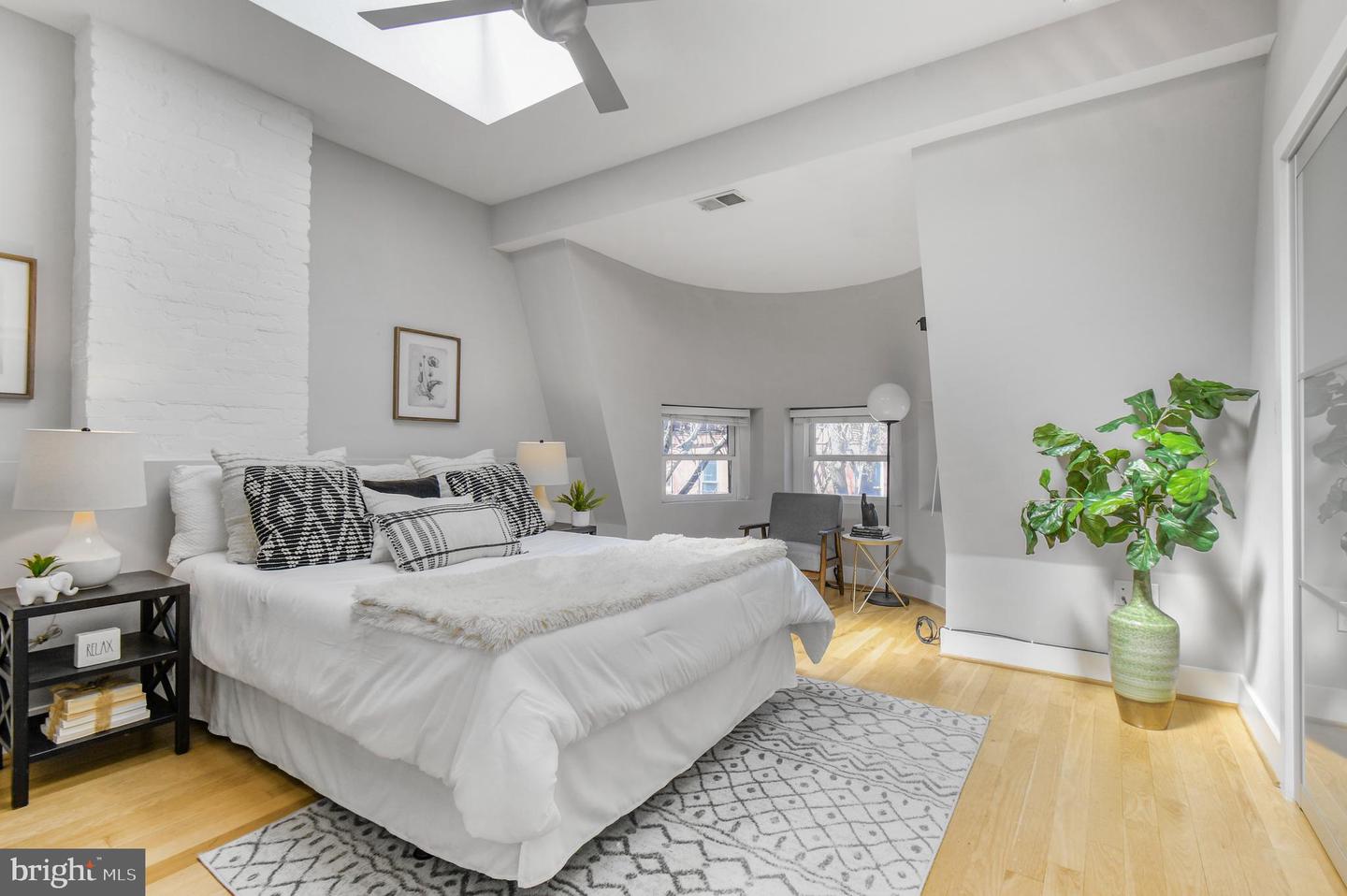 1538 SWANN ST NW, WASHINGTON, District Of Columbia 20009, 4 Bedrooms Bedrooms, ,4 BathroomsBathrooms,Residential,For sale,1538 SWANN ST NW,DCDC2230094 MLS # DCDC2230094