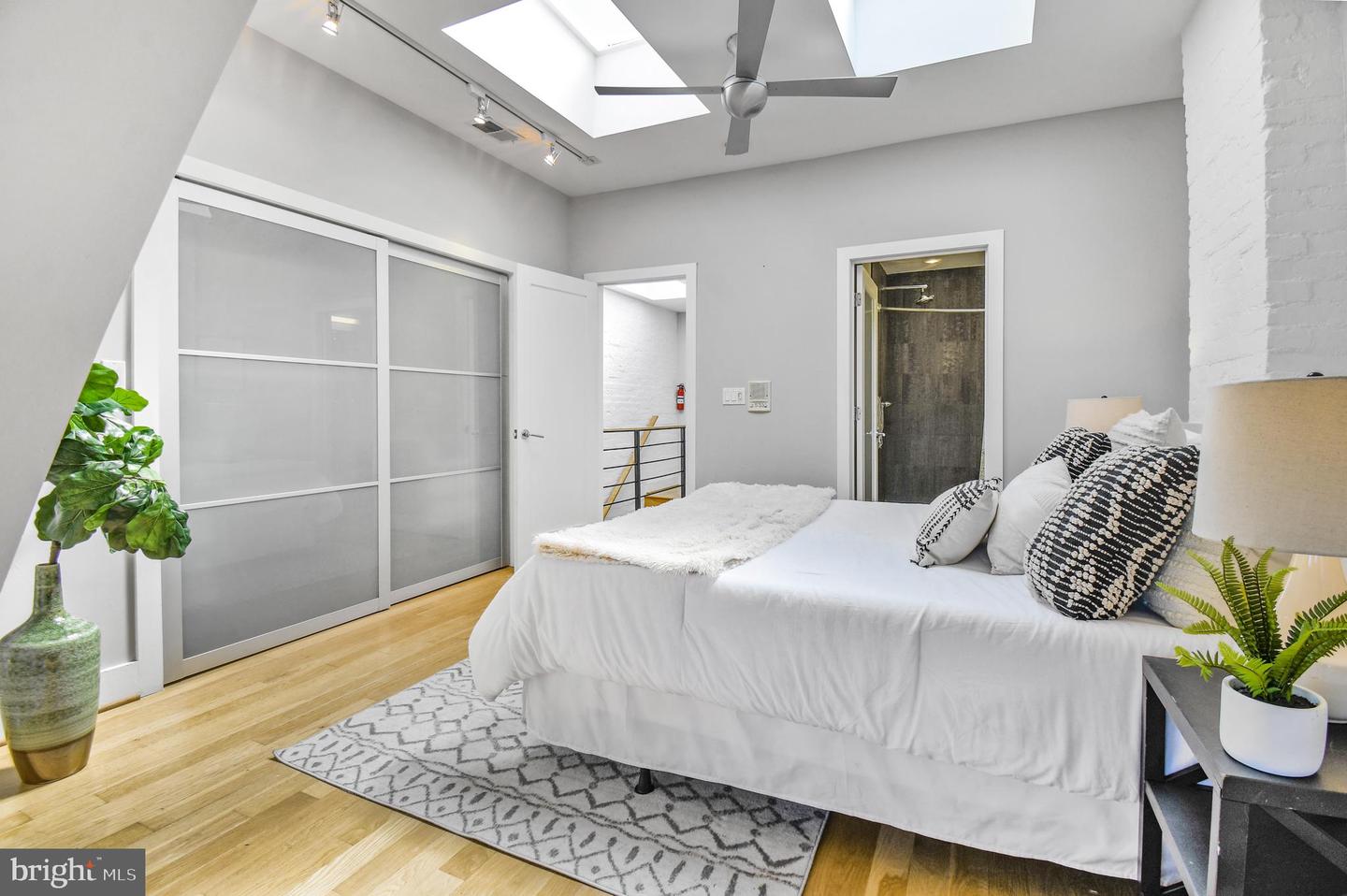 1538 SWANN ST NW, WASHINGTON, District Of Columbia 20009, 4 Bedrooms Bedrooms, ,4 BathroomsBathrooms,Residential,For sale,1538 SWANN ST NW,DCDC2230094 MLS # DCDC2230094