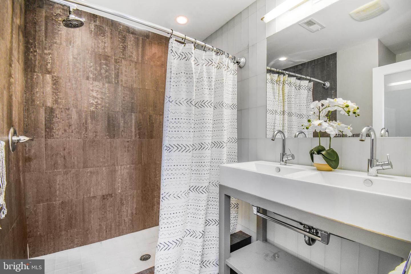 1538 SWANN ST NW, WASHINGTON, District Of Columbia 20009, 4 Bedrooms Bedrooms, ,4 BathroomsBathrooms,Residential,For sale,1538 SWANN ST NW,DCDC2230094 MLS # DCDC2230094