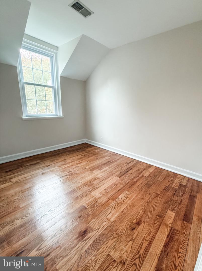 4671 36TH ST S #A, ARLINGTON, Virginia 22206, 2 Bedrooms Bedrooms, 9 Rooms Rooms,2 BathroomsBathrooms,Residential,For sale,4671 36TH ST S #A,VAAR2065638 MLS # VAAR2065638