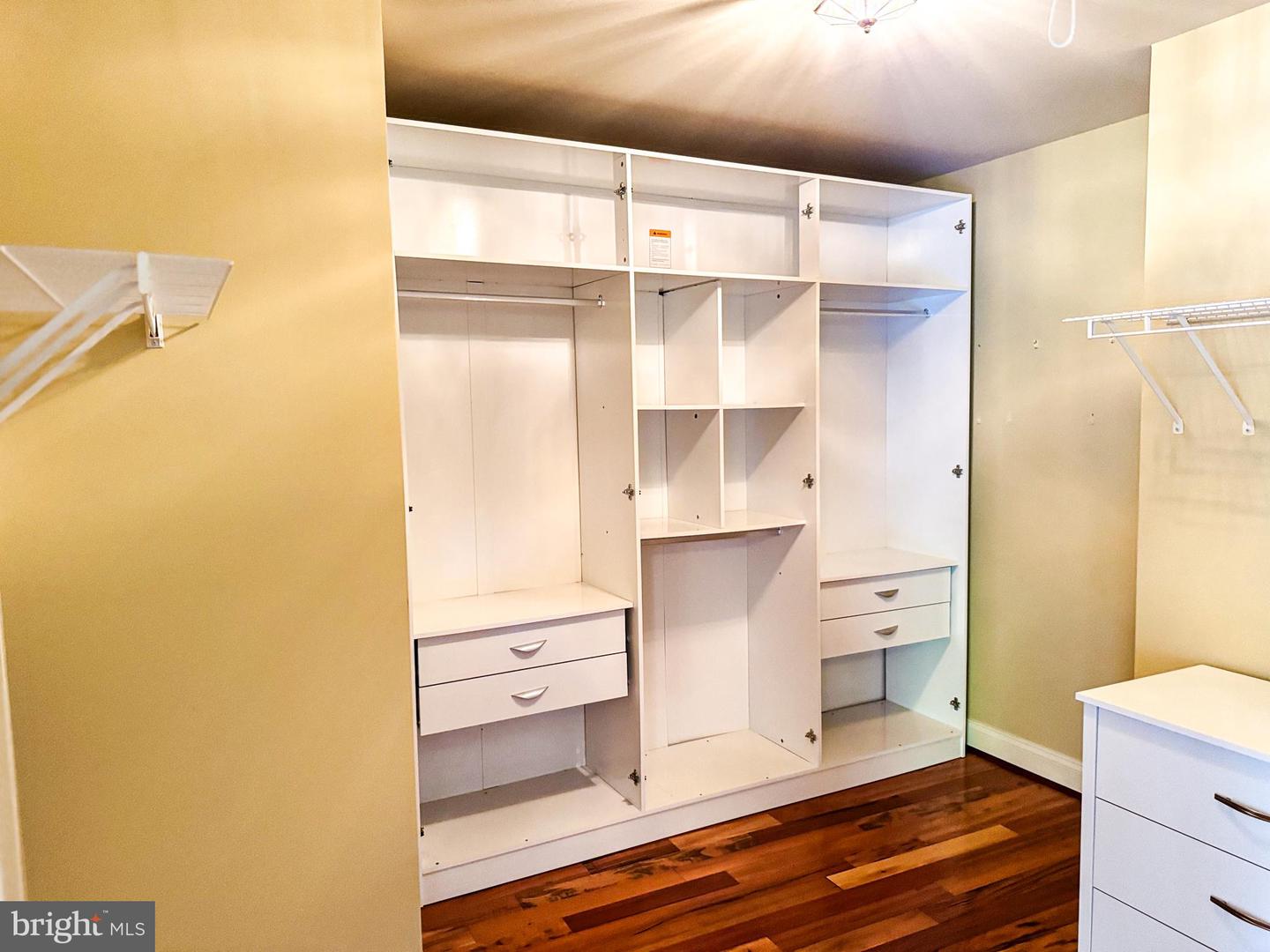 6403 VELLIETY LN, SPRINGFIELD, Virginia 22152, 4 Bedrooms Bedrooms, ,3 BathroomsBathrooms,Residential,For sale,6403 VELLIETY LN,VAFX2277420 MLS # VAFX2277420 6403 VELLIETY LN, SPRINGFIELD, Virginia 22152, 4 Bedrooms Bedrooms, ,3 BathroomsBathrooms,Residential,For sale,6403 VELLIETY LN,VAFX2277420 MLS # VAFX2277420