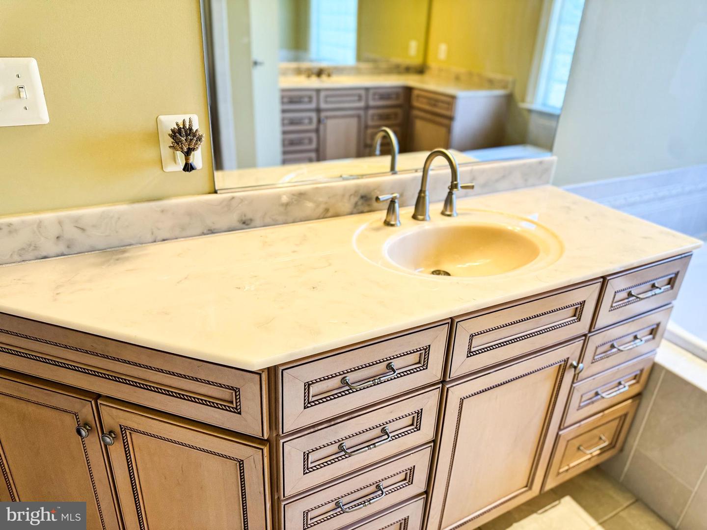 6403 VELLIETY LN, SPRINGFIELD, Virginia 22152, 4 Bedrooms Bedrooms, ,3 BathroomsBathrooms,Residential,For sale,6403 VELLIETY LN,VAFX2277420 MLS # VAFX2277420 6403 VELLIETY LN, SPRINGFIELD, Virginia 22152, 4 Bedrooms Bedrooms, ,3 BathroomsBathrooms,Residential,For sale,6403 VELLIETY LN,VAFX2277420 MLS # VAFX2277420