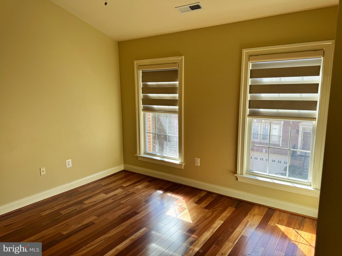 6403 VELLIETY LN, SPRINGFIELD, Virginia 22152, 4 Bedrooms Bedrooms, ,3 BathroomsBathrooms,Residential,For sale,6403 VELLIETY LN,VAFX2277420 MLS # VAFX2277420 6403 VELLIETY LN, SPRINGFIELD, Virginia 22152, 4 Bedrooms Bedrooms, ,3 BathroomsBathrooms,Residential,For sale,6403 VELLIETY LN,VAFX2277420 MLS # VAFX2277420