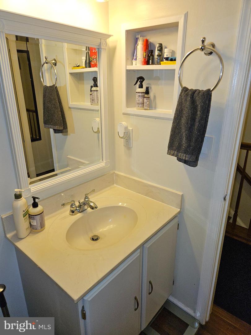 8317 GEORGIAN CT, MANASSAS, Virginia 20110, 2 Bedrooms Bedrooms, ,1 BathroomBathrooms,Residential,For sale,8317 GEORGIAN CT,VAMN2009626 MLS # VAMN2009626