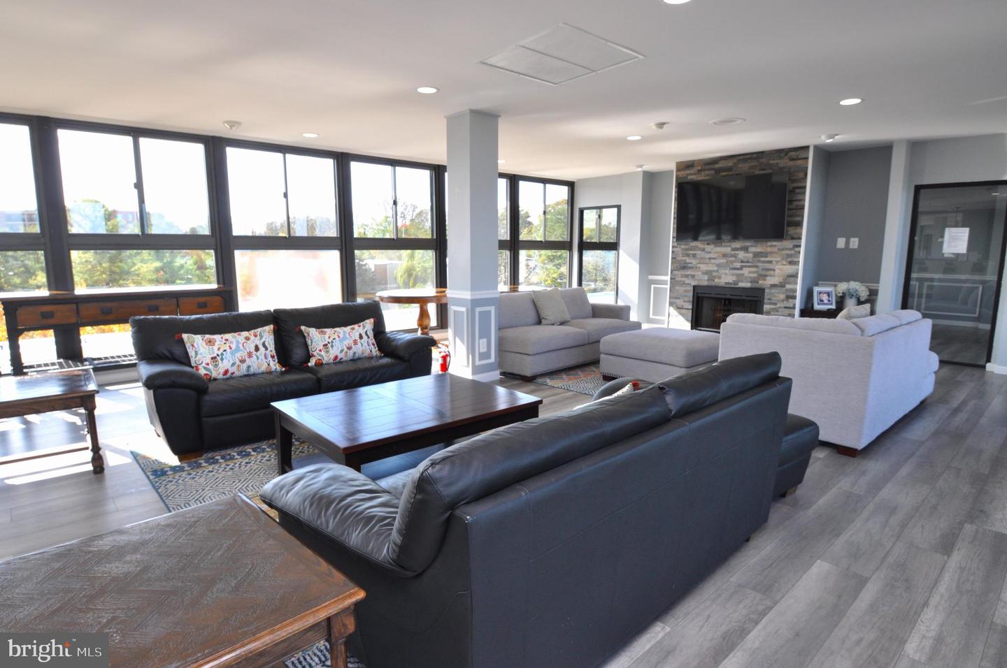 600 ROOSEVELT BLVD #210, FALLS CHURCH, Virginia 22044, 1 Bedroom Bedrooms, ,1 BathroomBathrooms,Residential,For sale,600 ROOSEVELT BLVD #210,VAFA2003418 MLS # VAFA2003418