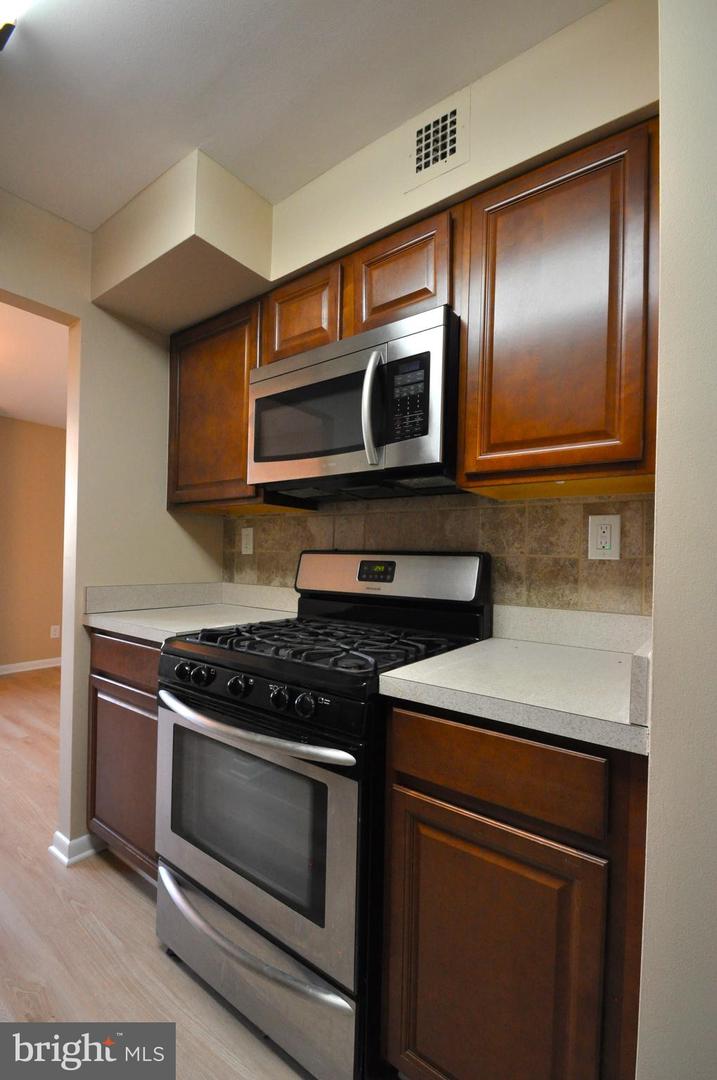 600 ROOSEVELT BLVD #210, FALLS CHURCH, Virginia 22044, 1 Bedroom Bedrooms, ,1 BathroomBathrooms,Residential,For sale,600 ROOSEVELT BLVD #210,VAFA2003418 MLS # VAFA2003418