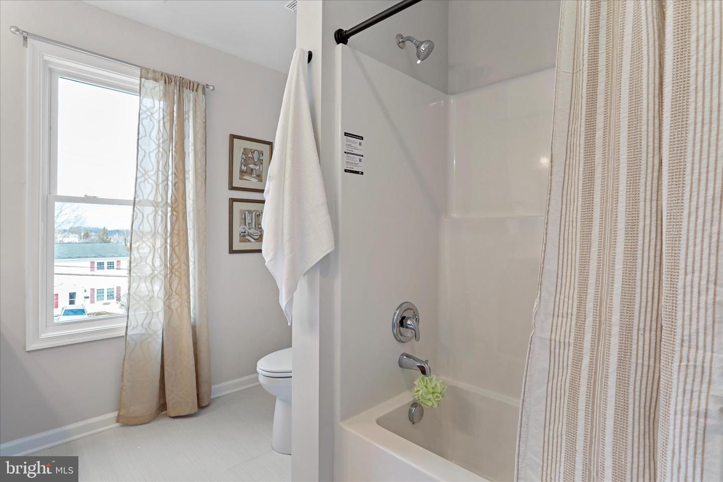 330 W 11TH, FRONT ROYAL, Virginia 22630, 3 Bedrooms Bedrooms, ,3 BathroomsBathrooms,Residential,For sale,330 W 11TH,VAWR2012696 MLS # VAWR2012696