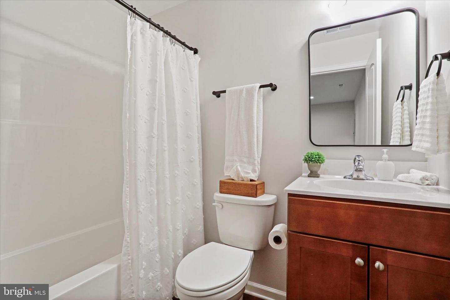 330 W 11TH, FRONT ROYAL, Virginia 22630, 3 Bedrooms Bedrooms, ,3 BathroomsBathrooms,Residential,For sale,330 W 11TH,VAWR2012696 MLS # VAWR2012696