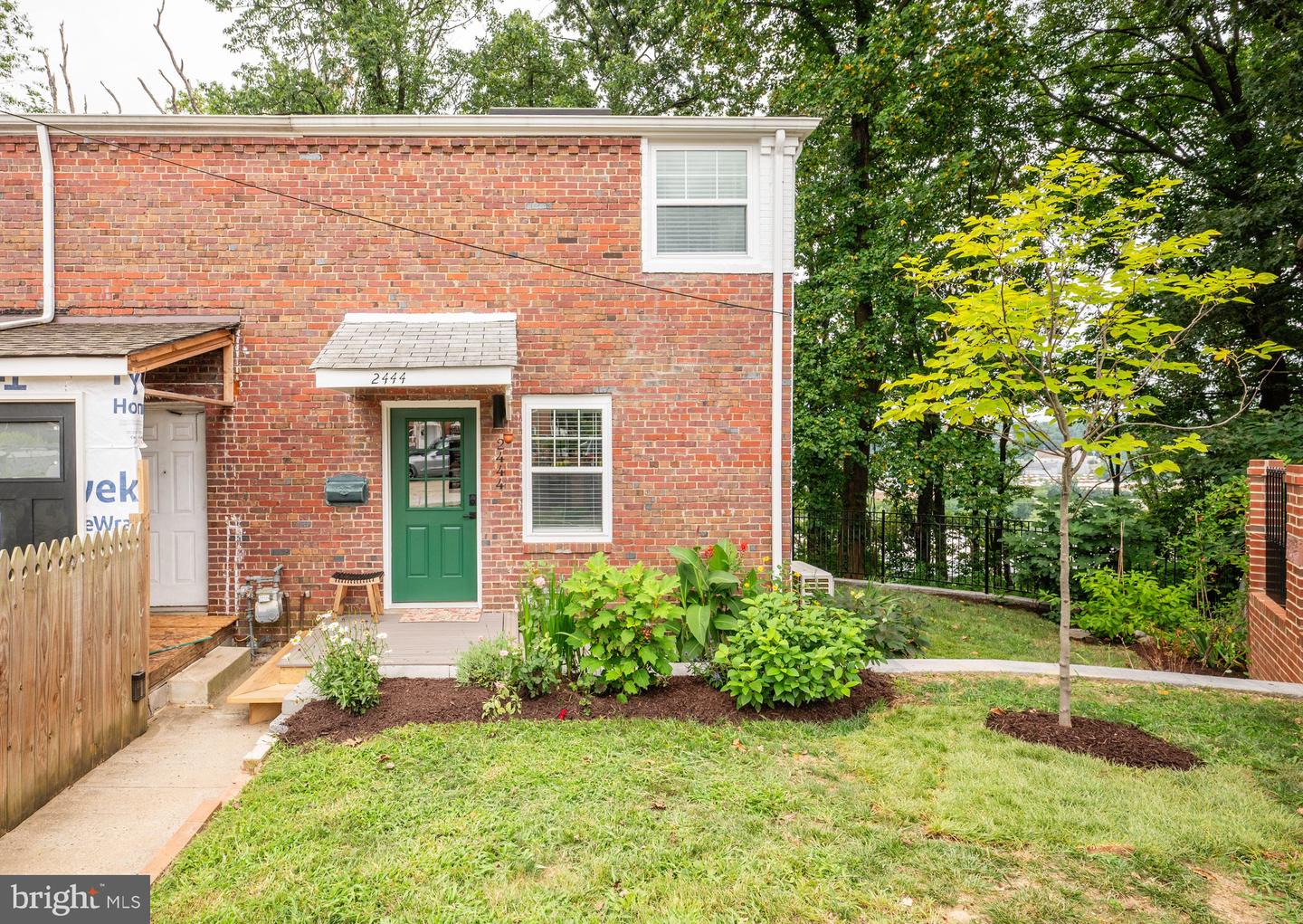2444 S OAKLAND ST, ARLINGTON, Virginia 22206, 2 Bedrooms Bedrooms, ,2 BathroomsBathrooms,Residential,For sale,2444 S OAKLAND ST,VAAR2062104 MLS # VAAR2062104