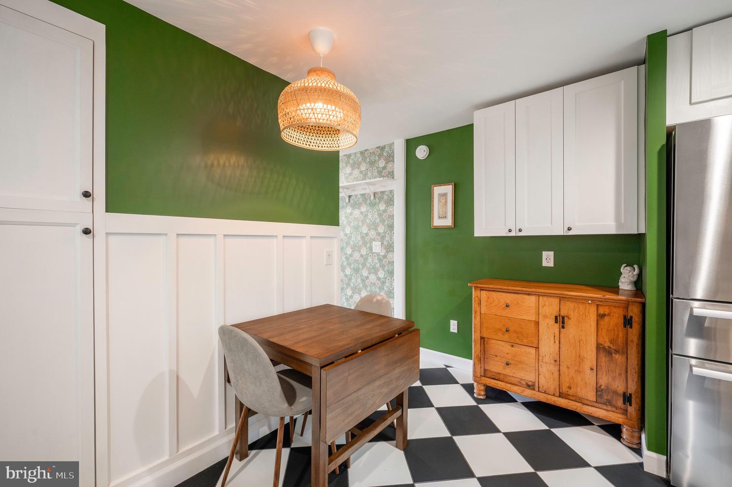 2444 S OAKLAND ST, ARLINGTON, Virginia 22206, 2 Bedrooms Bedrooms, ,2 BathroomsBathrooms,Residential,For sale,2444 S OAKLAND ST,VAAR2062104 MLS # VAAR2062104