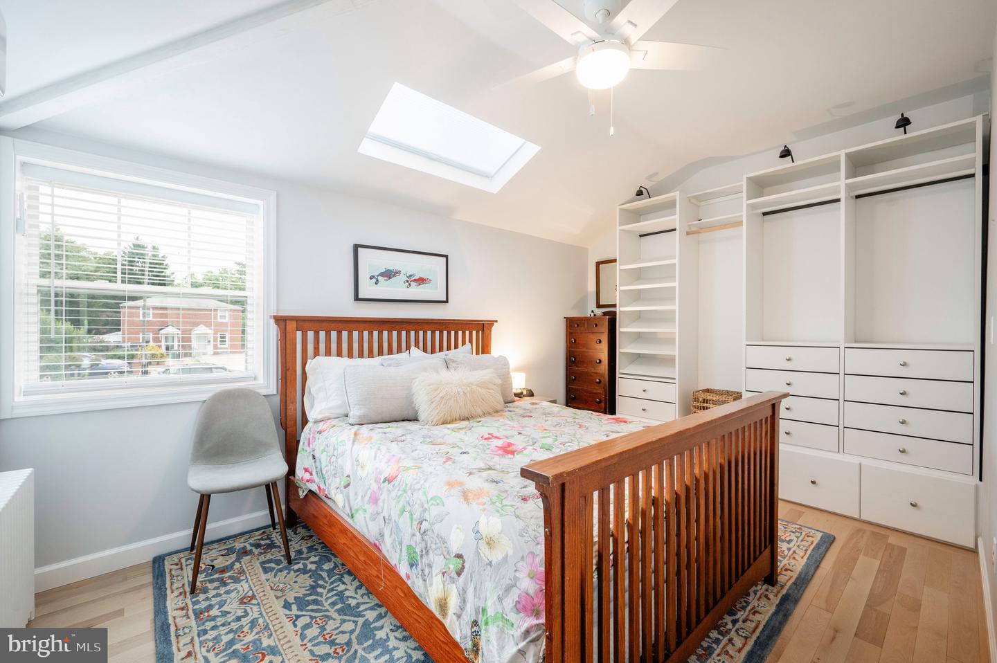 2444 S OAKLAND ST, ARLINGTON, Virginia 22206, 2 Bedrooms Bedrooms, ,2 BathroomsBathrooms,Residential,For sale,2444 S OAKLAND ST,VAAR2062104 MLS # VAAR2062104