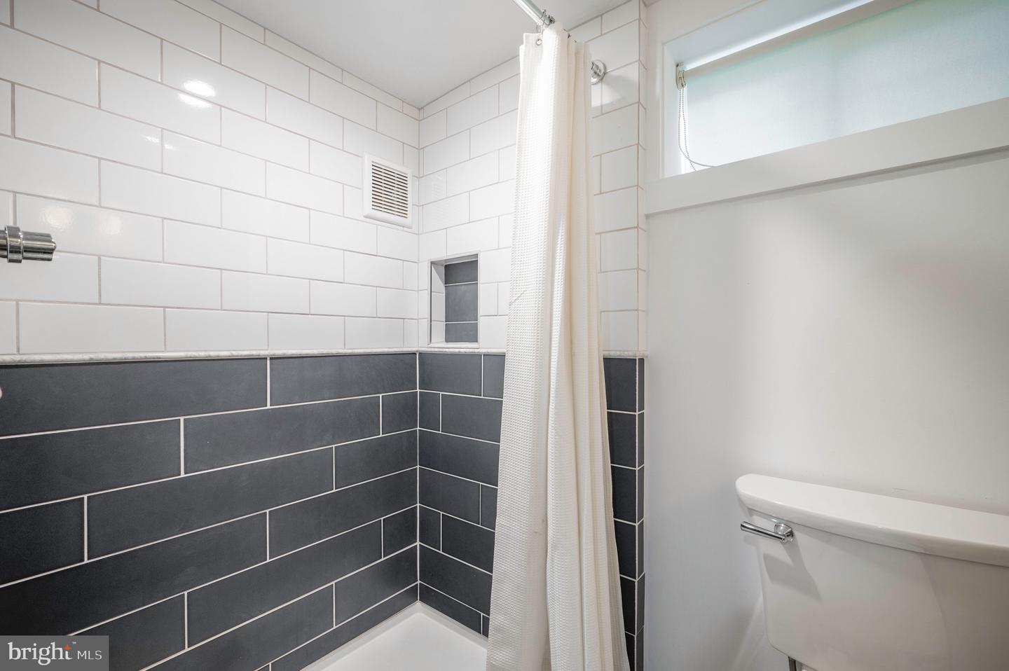 2444 S OAKLAND ST, ARLINGTON, Virginia 22206, 2 Bedrooms Bedrooms, ,2 BathroomsBathrooms,Residential,For sale,2444 S OAKLAND ST,VAAR2062104 MLS # VAAR2062104