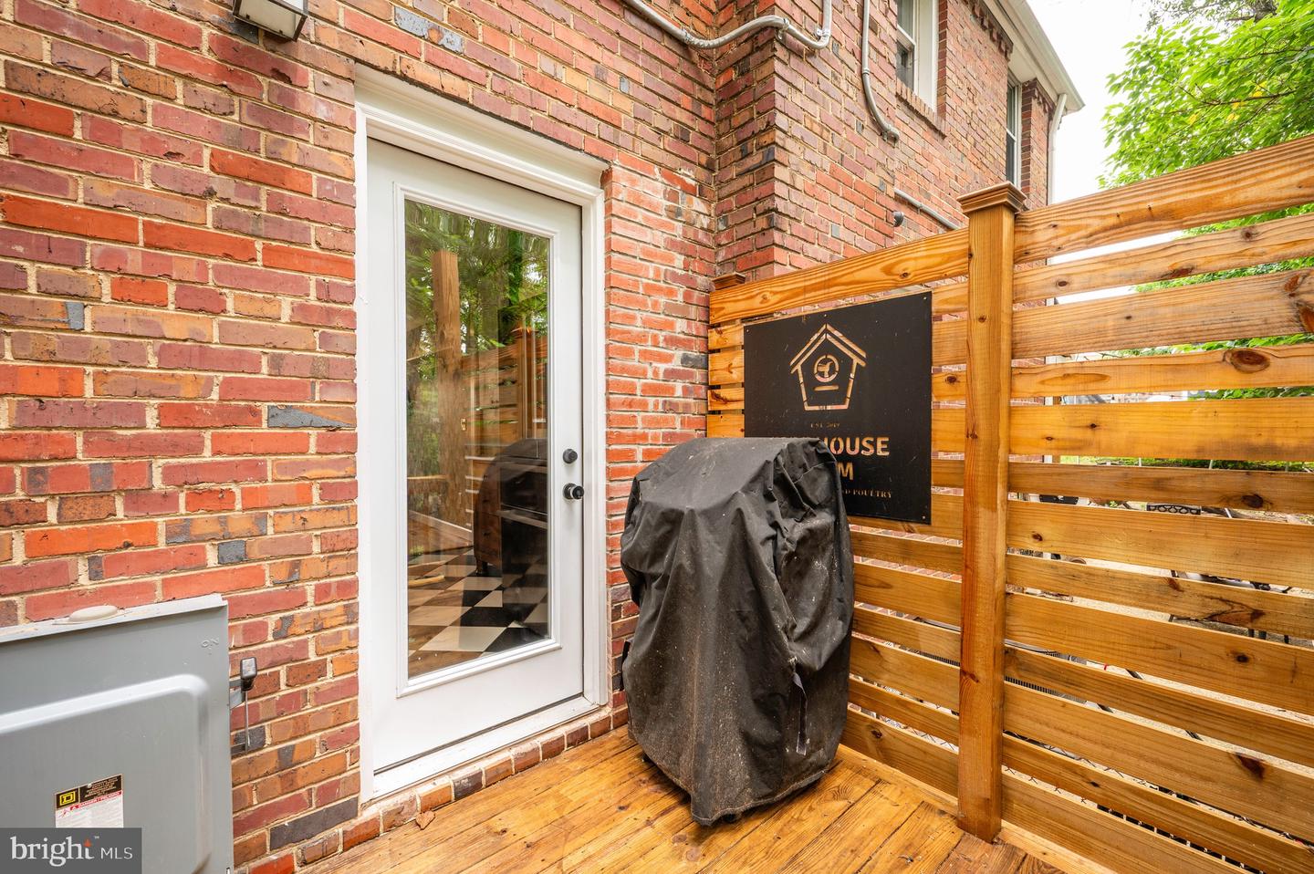 2444 S OAKLAND ST, ARLINGTON, Virginia 22206, 2 Bedrooms Bedrooms, ,2 BathroomsBathrooms,Residential,For sale,2444 S OAKLAND ST,VAAR2062104 MLS # VAAR2062104