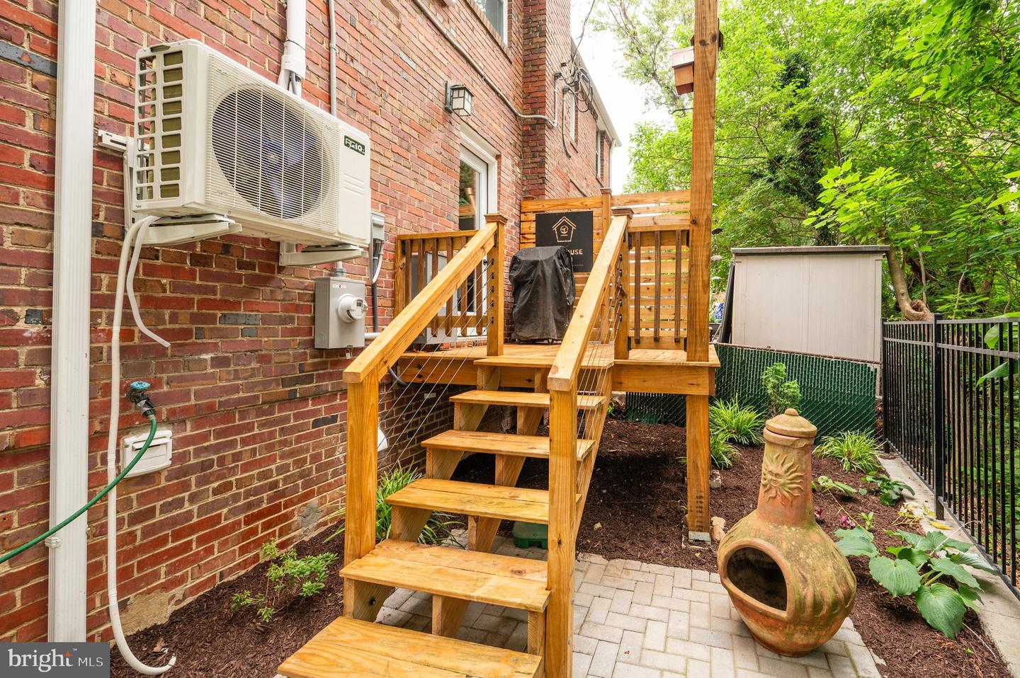 2444 S OAKLAND ST, ARLINGTON, Virginia 22206, 2 Bedrooms Bedrooms, ,2 BathroomsBathrooms,Residential,For sale,2444 S OAKLAND ST,VAAR2062104 MLS # VAAR2062104