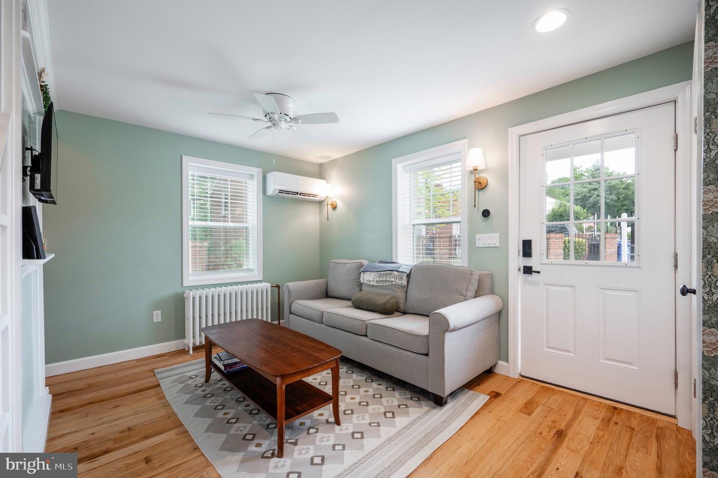 2444 S OAKLAND ST, ARLINGTON, Virginia 22206, 2 Bedrooms Bedrooms, ,2 BathroomsBathrooms,Residential,For sale,2444 S OAKLAND ST,VAAR2062104 MLS # VAAR2062104