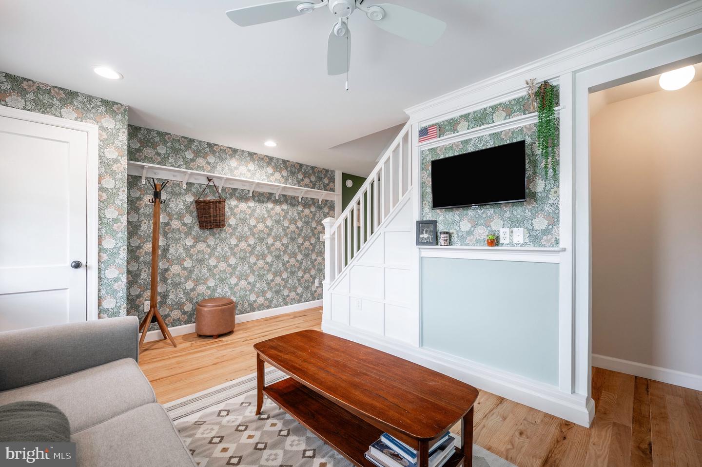 2444 S OAKLAND ST, ARLINGTON, Virginia 22206, 2 Bedrooms Bedrooms, ,2 BathroomsBathrooms,Residential,For sale,2444 S OAKLAND ST,VAAR2062104 MLS # VAAR2062104